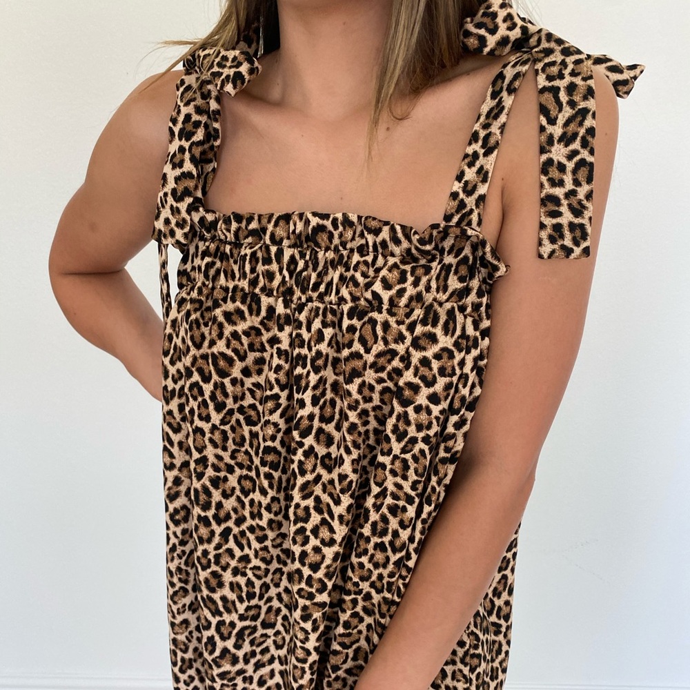 Leopard bow tie top
